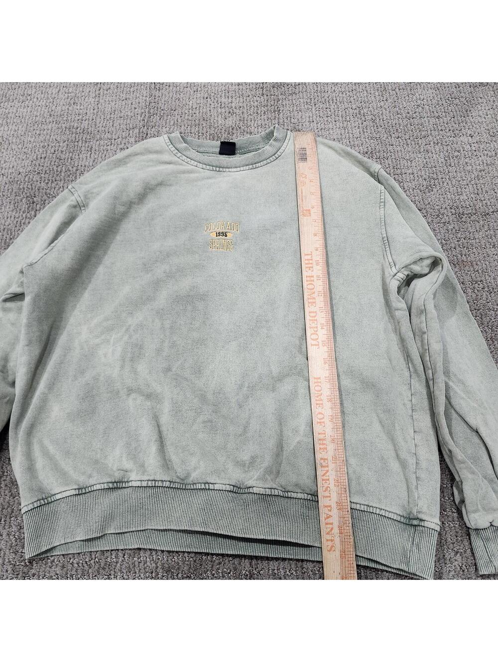 Urban Outfitters Light Green Crewneck Sweatshirt Size Small - Picture 2 of 9